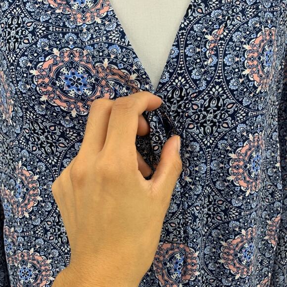 Tahari Top Womens 1X Plus Multi Medallion Print Split Neck Long Sleeve Popover - Picture 3 of 11